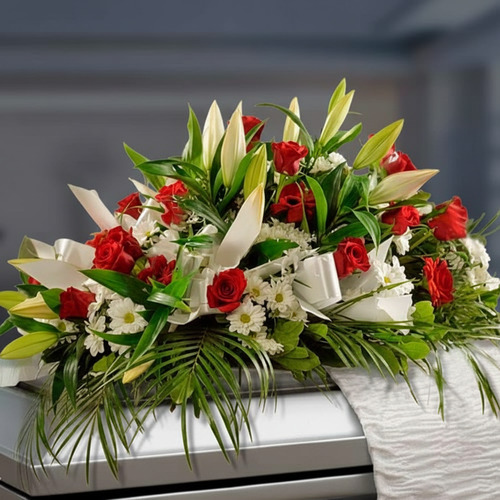 Arreglo Floral sobre Cofre