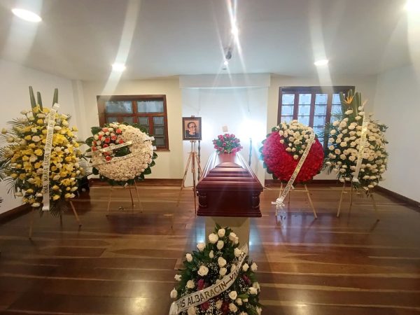 IMAGEN EN SALA DE PEDESTALES FUNEBRES